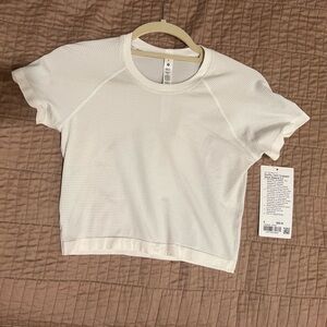 💕NWT Lululemon White Short cropped Sleeve Tee